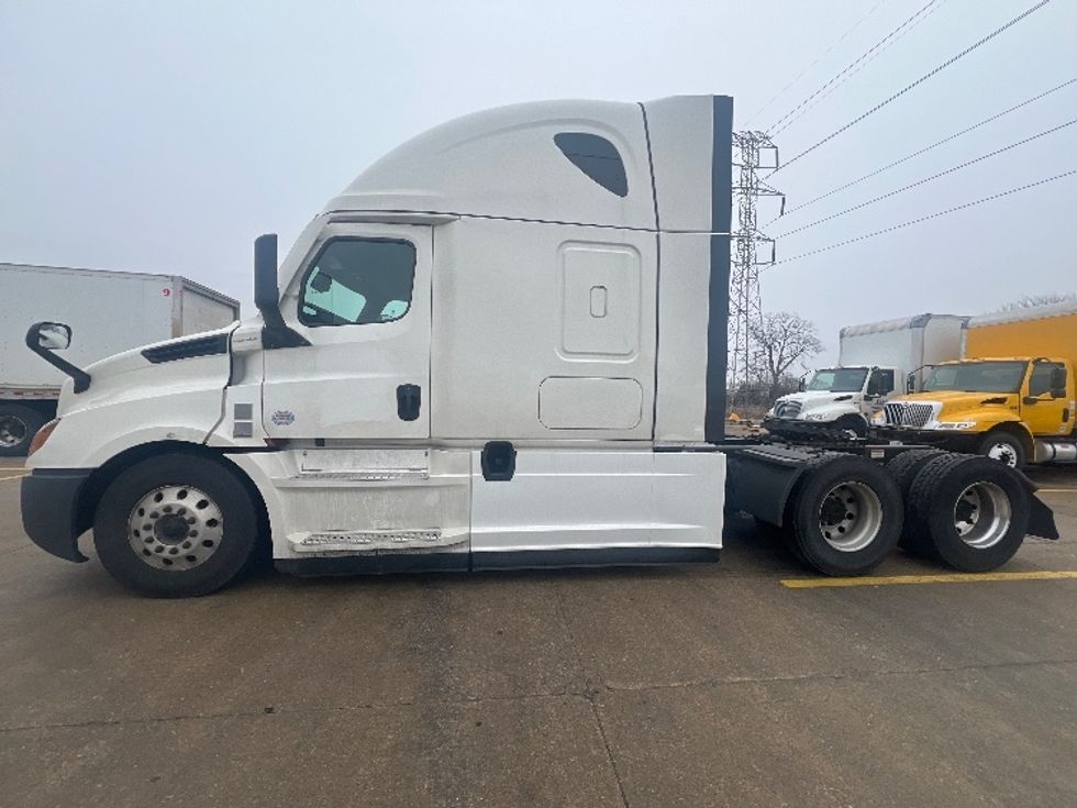 Sleeper Tractor-Heavy Duty Tractors-Freightliner-2021-T12664ST-Allen Park-MI-475,703\n\t\tmiles-$ 67,000 - Image 4