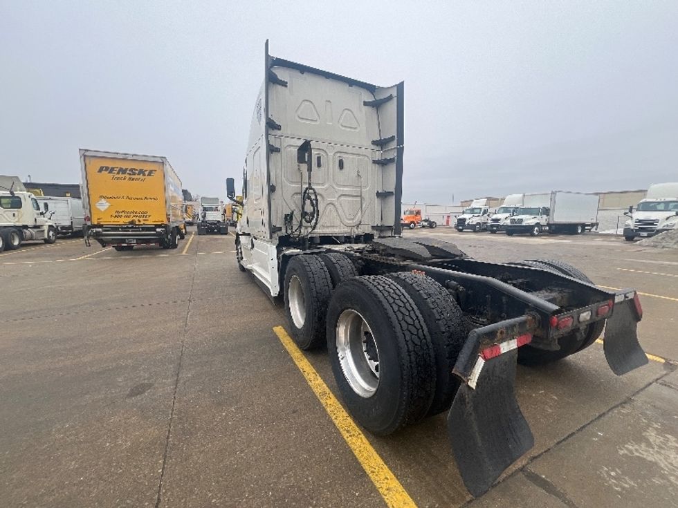 Sleeper Tractor-Heavy Duty Tractors-Freightliner-2021-T12664ST-Allen Park-MI-475,703\n\t\tmiles-$ 67,000 - Image 5