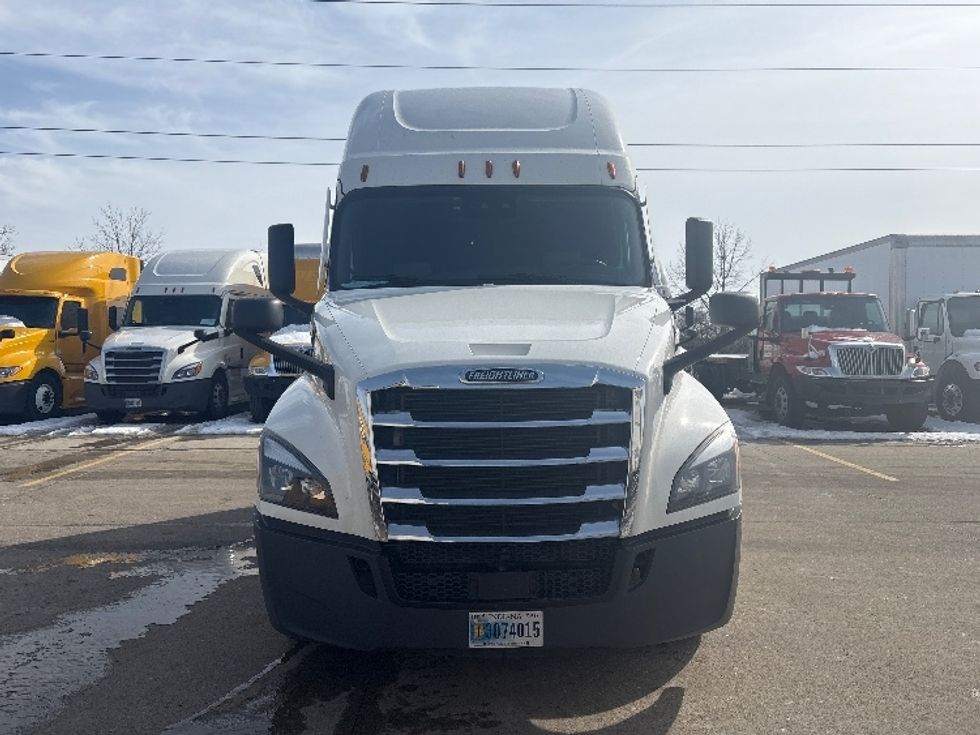 Sleeper Tractor-Heavy Duty Tractors-Freightliner-2021-T12664ST-Allen Park-MI-534,168\n\t\tmiles-$ 62,750 - Image 2