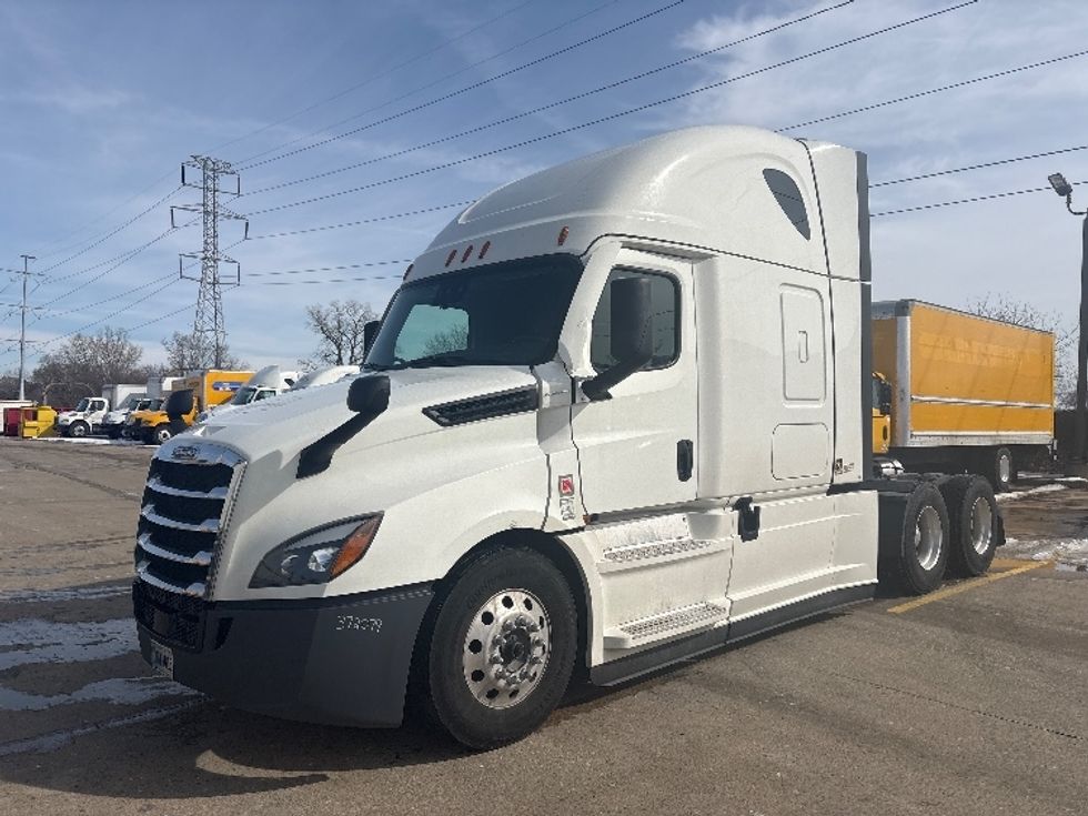 Sleeper Tractor-Heavy Duty Tractors-Freightliner-2021-T12664ST-Allen Park-MI-534,168\n\t\tmiles-$ 62,750 - Image 3