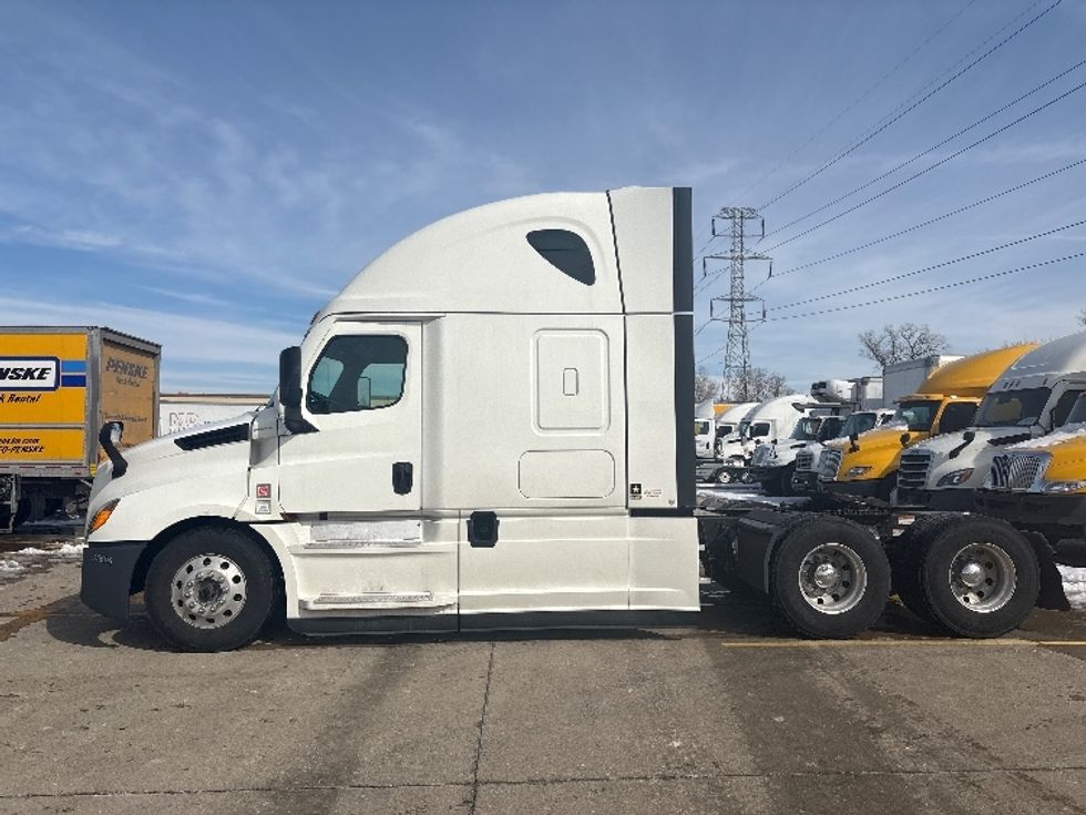Sleeper Tractor-Heavy Duty Tractors-Freightliner-2021-T12664ST-Allen Park-MI-534,168\n\t\tmiles-$ 62,750 - Image 4