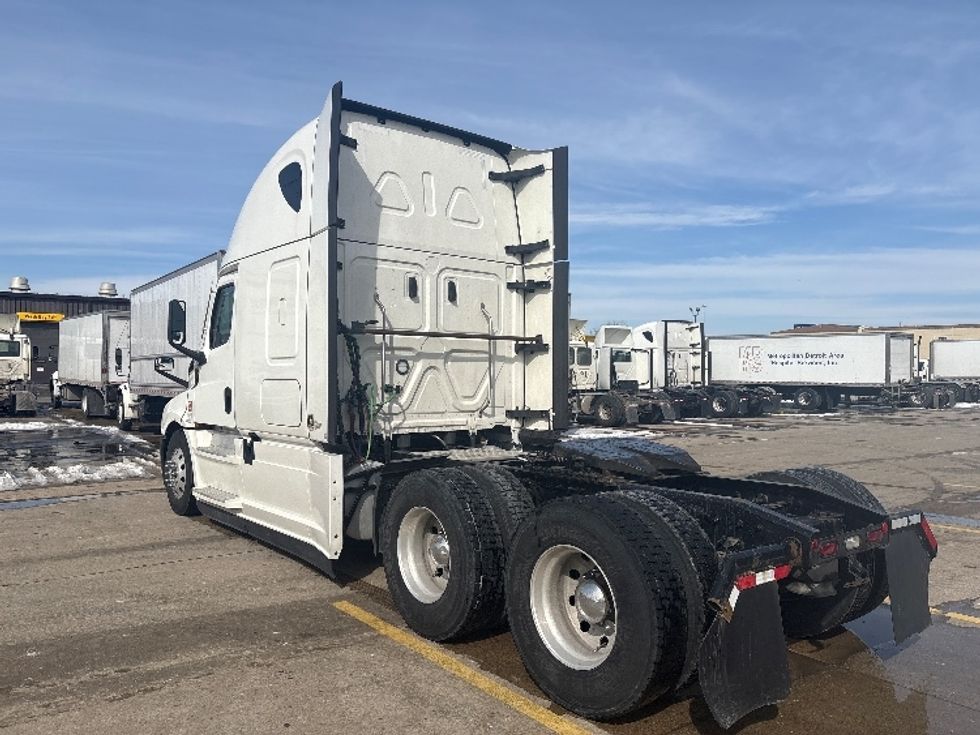 Sleeper Tractor-Heavy Duty Tractors-Freightliner-2021-T12664ST-Allen Park-MI-534,168\n\t\tmiles-$ 62,750 - Image 5