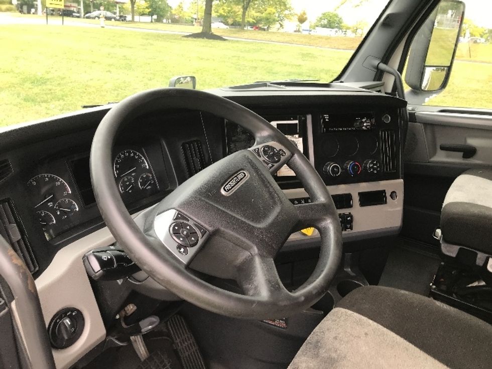 Sleeper Tractor-Heavy Duty Tractors-Freightliner-2021-T12664ST-Allentown-PA-625,534\n\t\tmiles-$ 52,250 - Image 10
