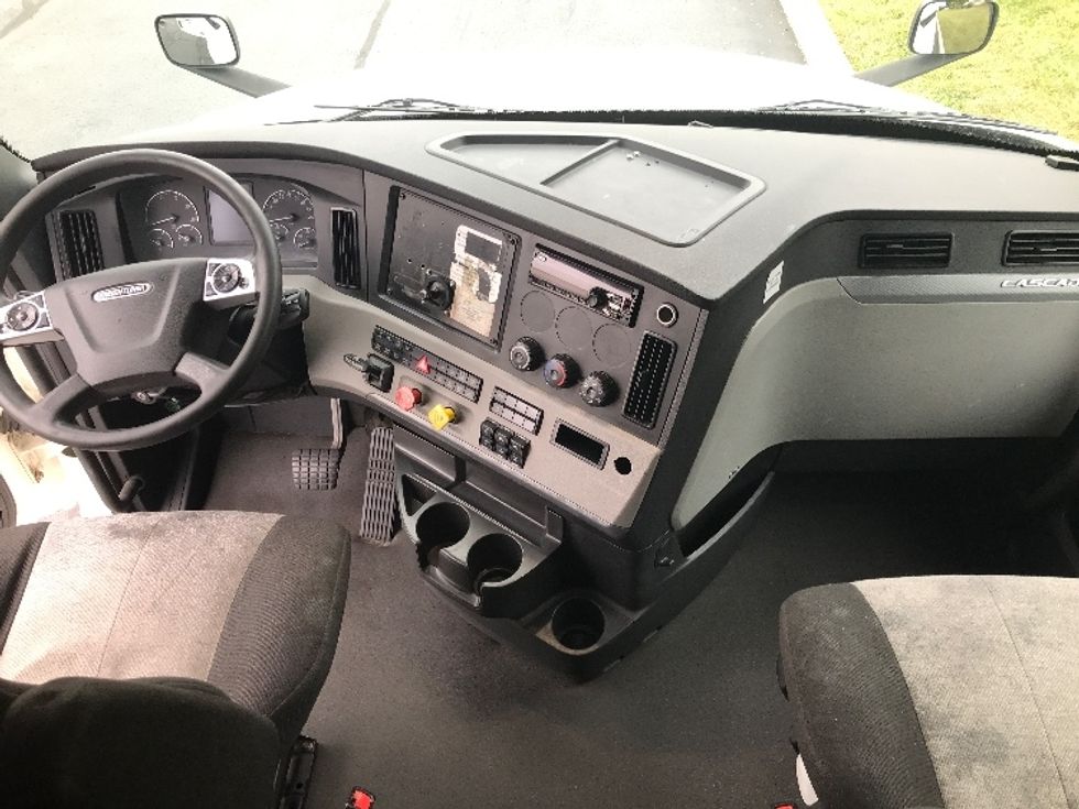 Sleeper Tractor-Heavy Duty Tractors-Freightliner-2021-T12664ST-Allentown-PA-625,534\n\t\tmiles-$ 52,250 - Image 12