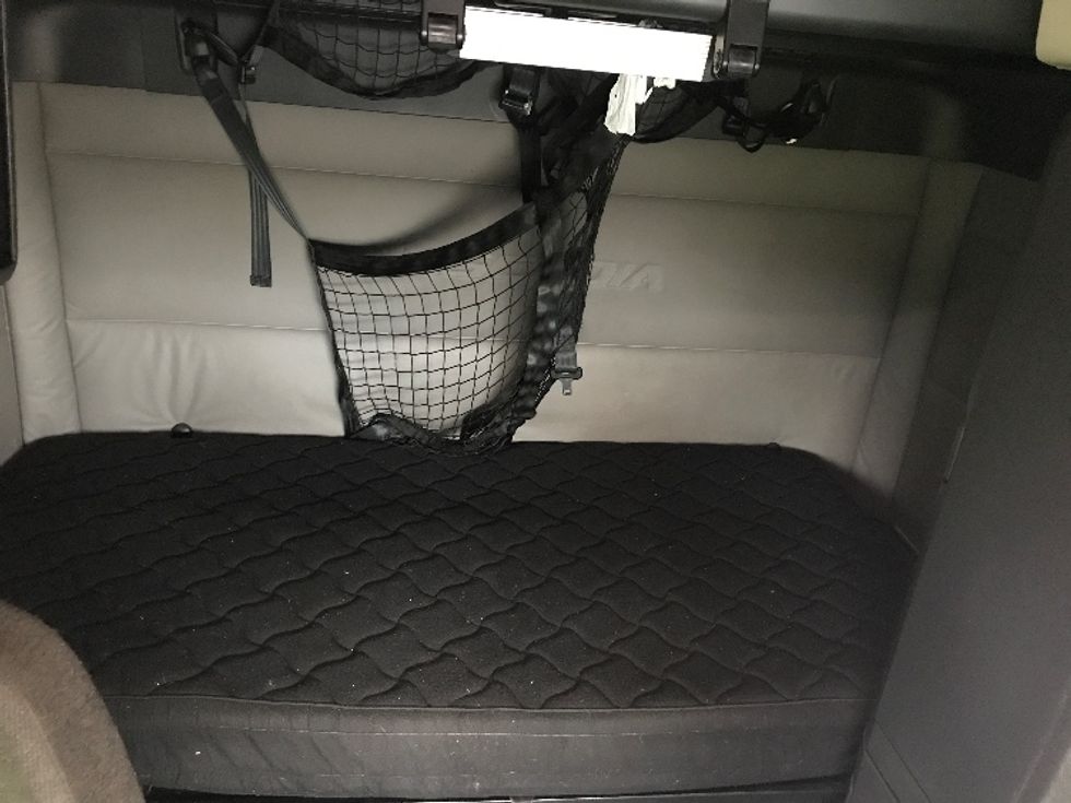 Sleeper Tractor-Heavy Duty Tractors-Freightliner-2021-T12664ST-Allentown-PA-625,534\n\t\tmiles-$ 52,250 - Image 16