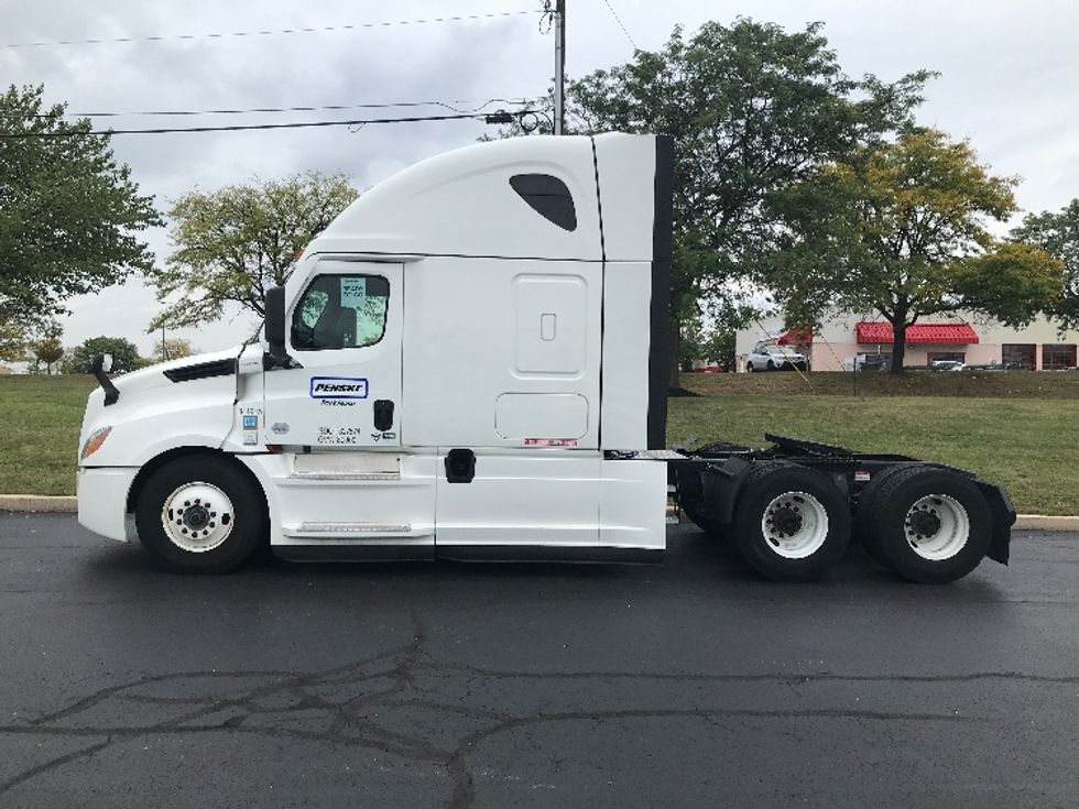 Sleeper Tractor-Heavy Duty Tractors-Freightliner-2021-T12664ST-Allentown-PA-625,534\n\t\tmiles-$ 52,250 - Image 4