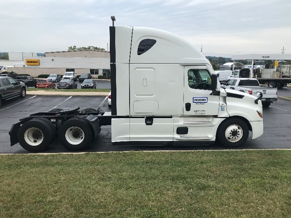 Sleeper Tractor-Heavy Duty Tractors-Freightliner-2021-T12664ST-Allentown-PA-625,534\n\t\tmiles-$ 52,250 - Image 8