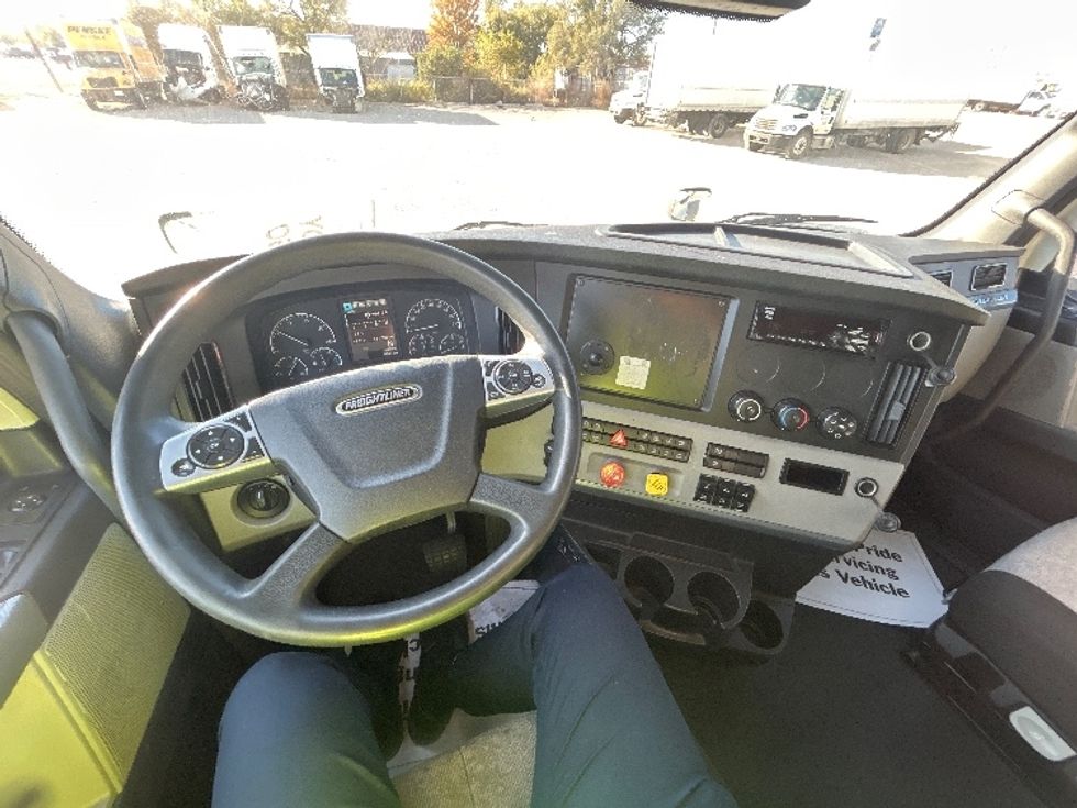 Sleeper Tractor-Heavy Duty Tractors-Freightliner-2021-T12664ST-Amarillo-TX-411,742\n\t\tmiles-$ 77,250 - Image 11
