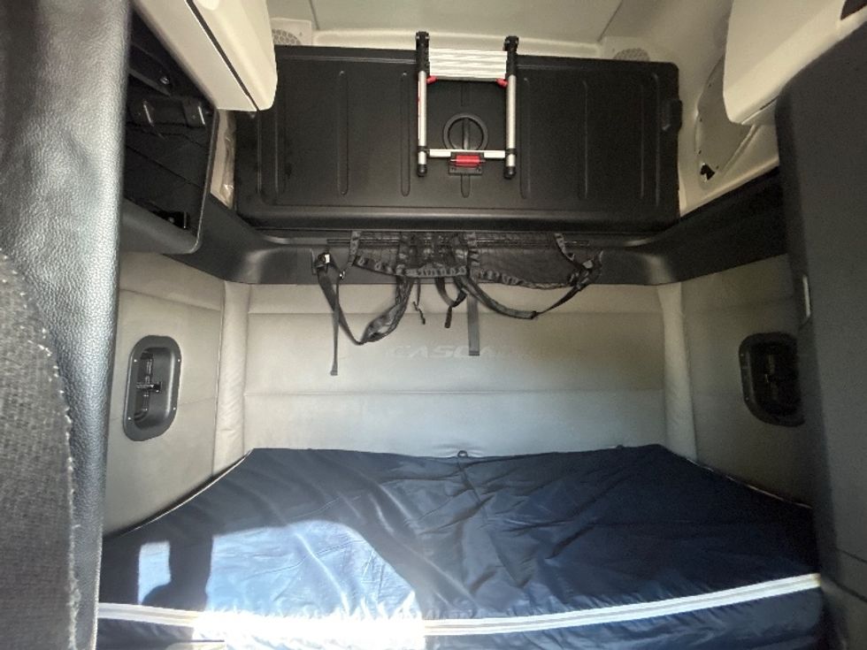 Sleeper Tractor-Heavy Duty Tractors-Freightliner-2021-T12664ST-Amarillo-TX-411,742\n\t\tmiles-$ 77,250 - Image 16