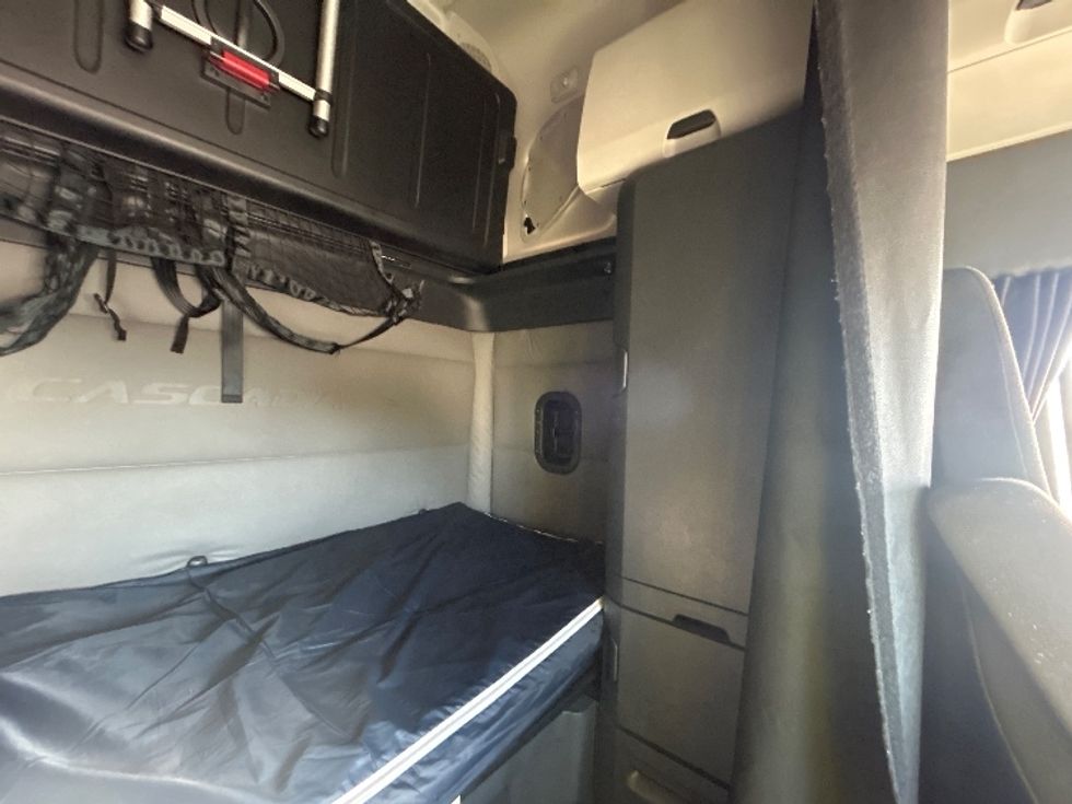 Sleeper Tractor-Heavy Duty Tractors-Freightliner-2021-T12664ST-Amarillo-TX-411,742\n\t\tmiles-$ 77,250 - Image 18