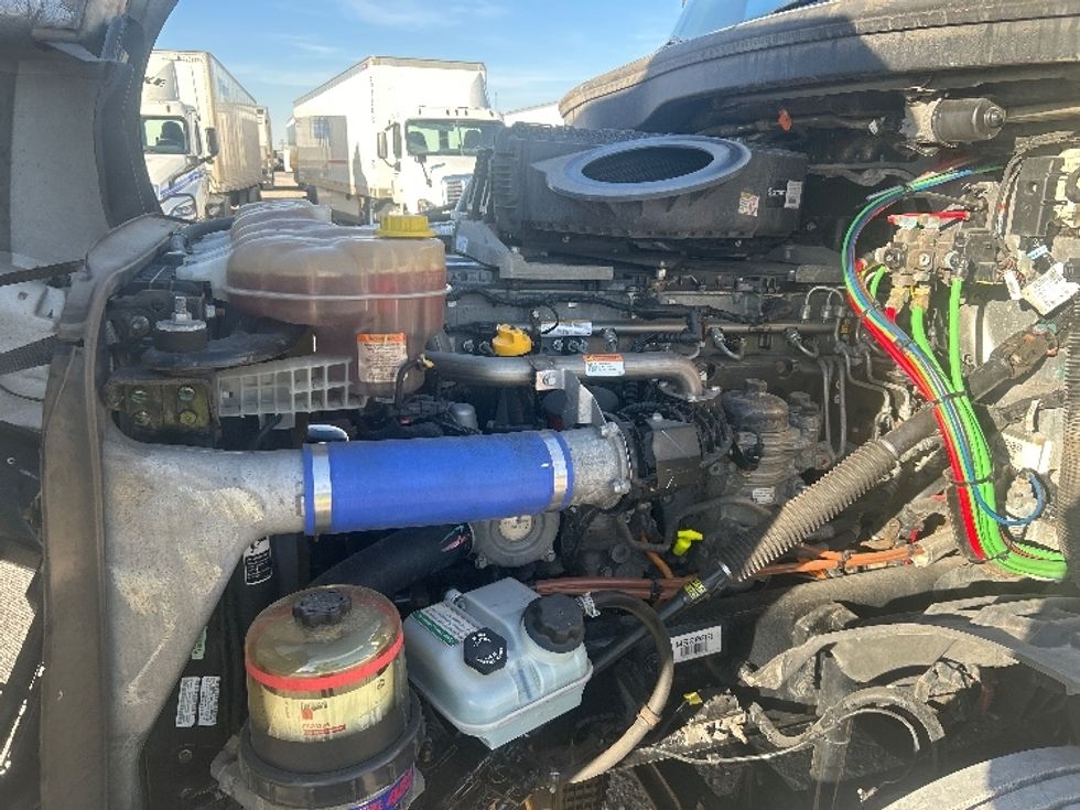 Sleeper Tractor-Heavy Duty Tractors-Freightliner-2021-T12664ST-Amarillo-TX-411,742\n\t\tmiles-$ 77,250 - Image 21