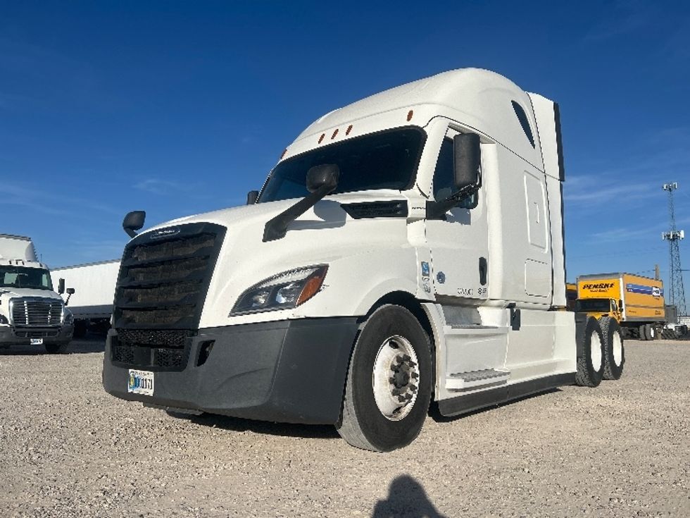 Sleeper Tractor-Heavy Duty Tractors-Freightliner-2021-T12664ST-Amarillo-TX-411,742\n\t\tmiles-$ 77,250 - Image 3