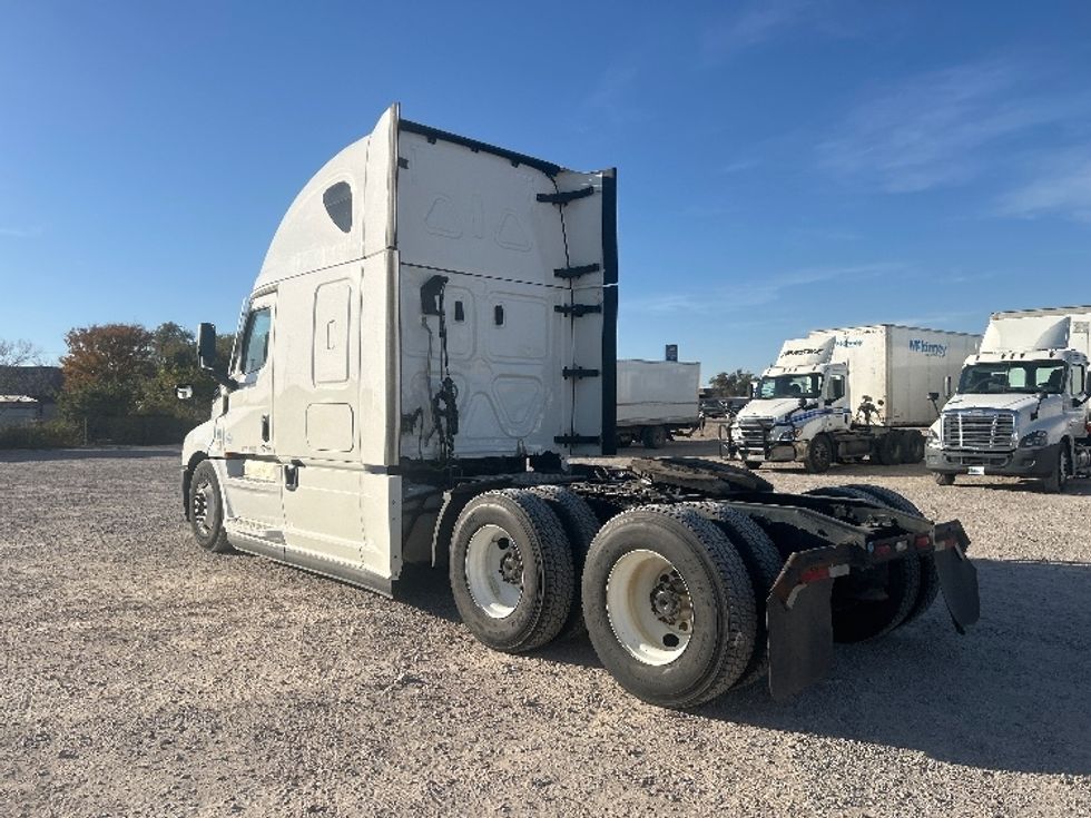 Sleeper Tractor-Heavy Duty Tractors-Freightliner-2021-T12664ST-Amarillo-TX-411,742\n\t\tmiles-$ 77,250 - Image 5
