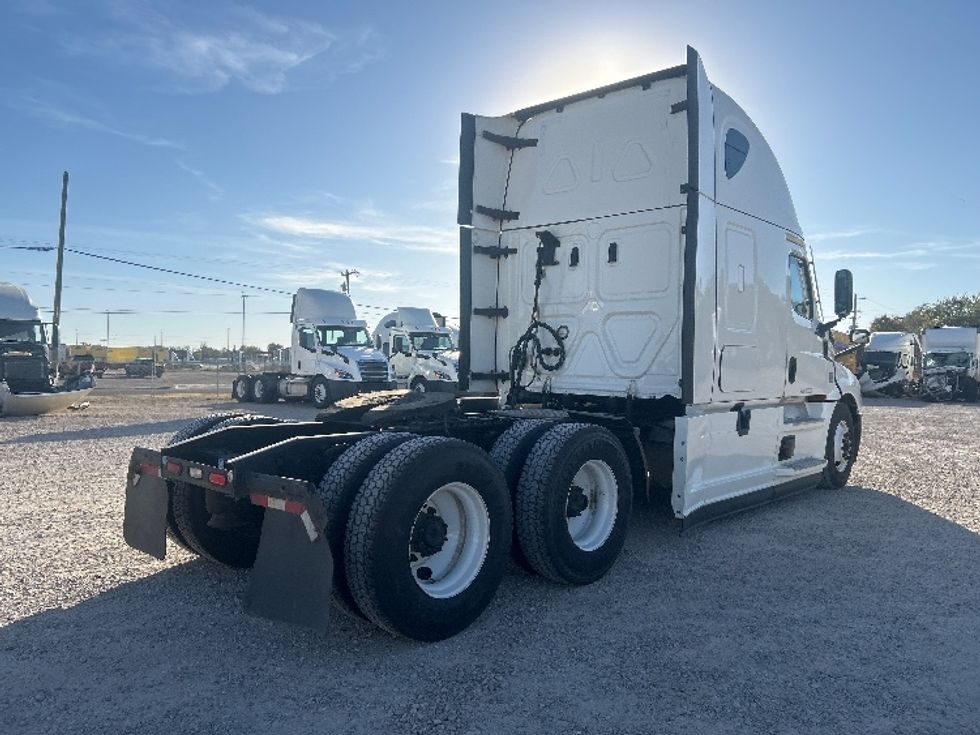 Sleeper Tractor-Heavy Duty Tractors-Freightliner-2021-T12664ST-Amarillo-TX-411,742\n\t\tmiles-$ 77,250 - Image 7