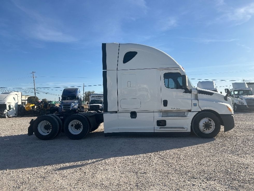 Sleeper Tractor-Heavy Duty Tractors-Freightliner-2021-T12664ST-Amarillo-TX-411,742\n\t\tmiles-$ 77,250 - Image 8