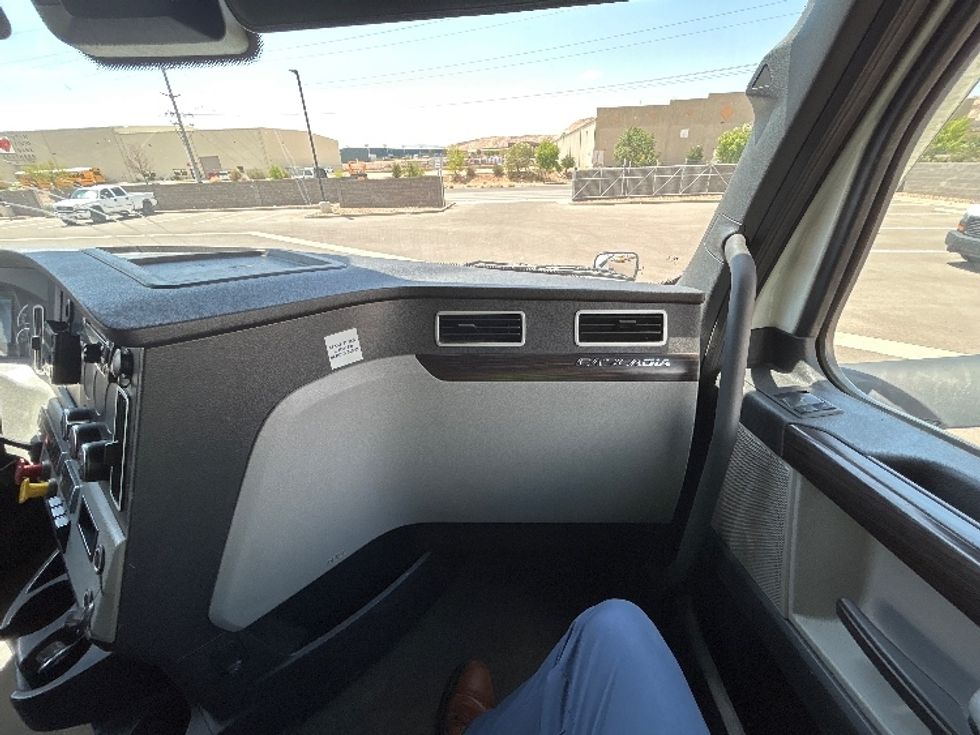 Sleeper Tractor-Heavy Duty Tractors-Freightliner-2021-T12664ST-Amarillo-TX-633,334\n\t\tmiles-$ 58,250 - Image 14