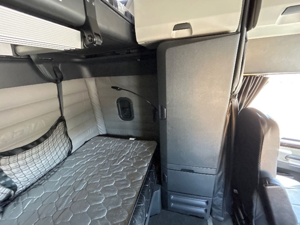 Sleeper Tractor-Heavy Duty Tractors-Freightliner-2021-T12664ST-Amarillo-TX-633,334\n\t\tmiles-$ 58,250 - Image 18