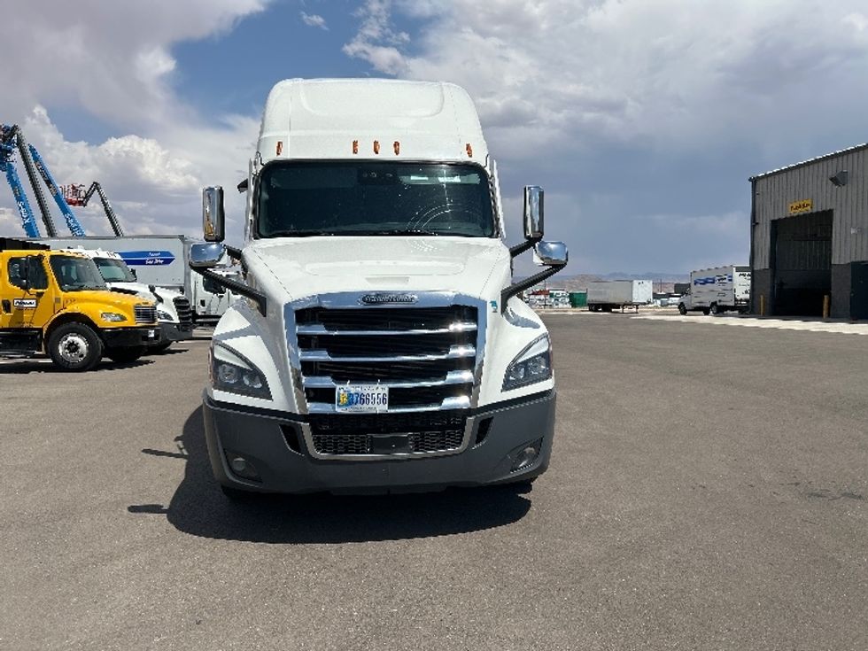 Sleeper Tractor-Heavy Duty Tractors-Freightliner-2021-T12664ST-Amarillo-TX-633,334\n\t\tmiles-$ 58,250 - Image 2