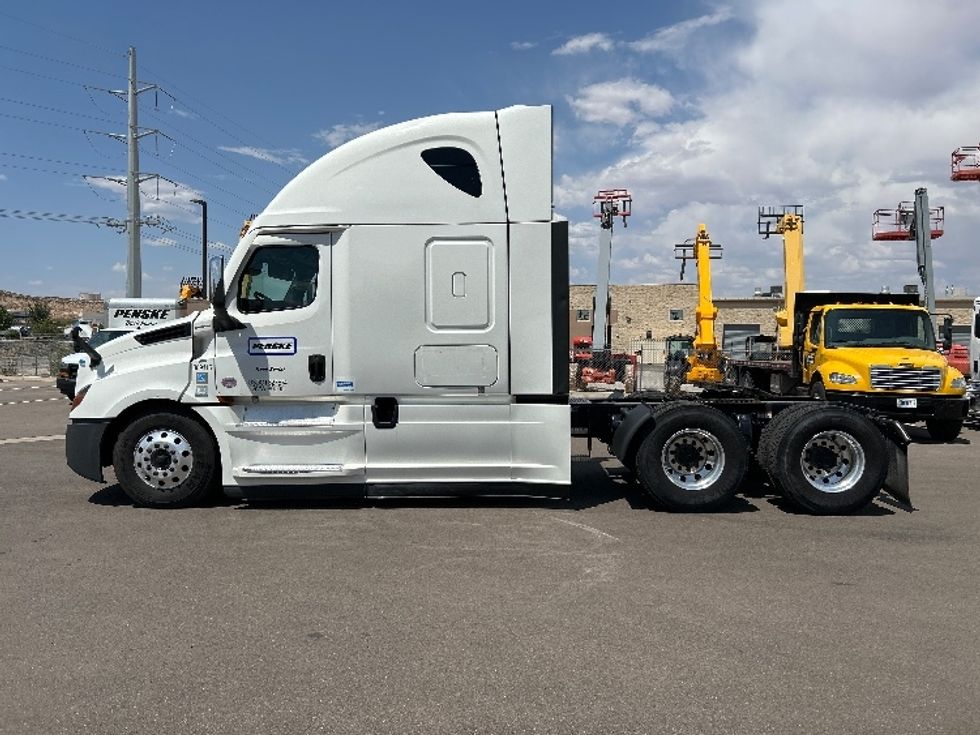 Sleeper Tractor-Heavy Duty Tractors-Freightliner-2021-T12664ST-Amarillo-TX-633,334\n\t\tmiles-$ 58,250 - Image 4