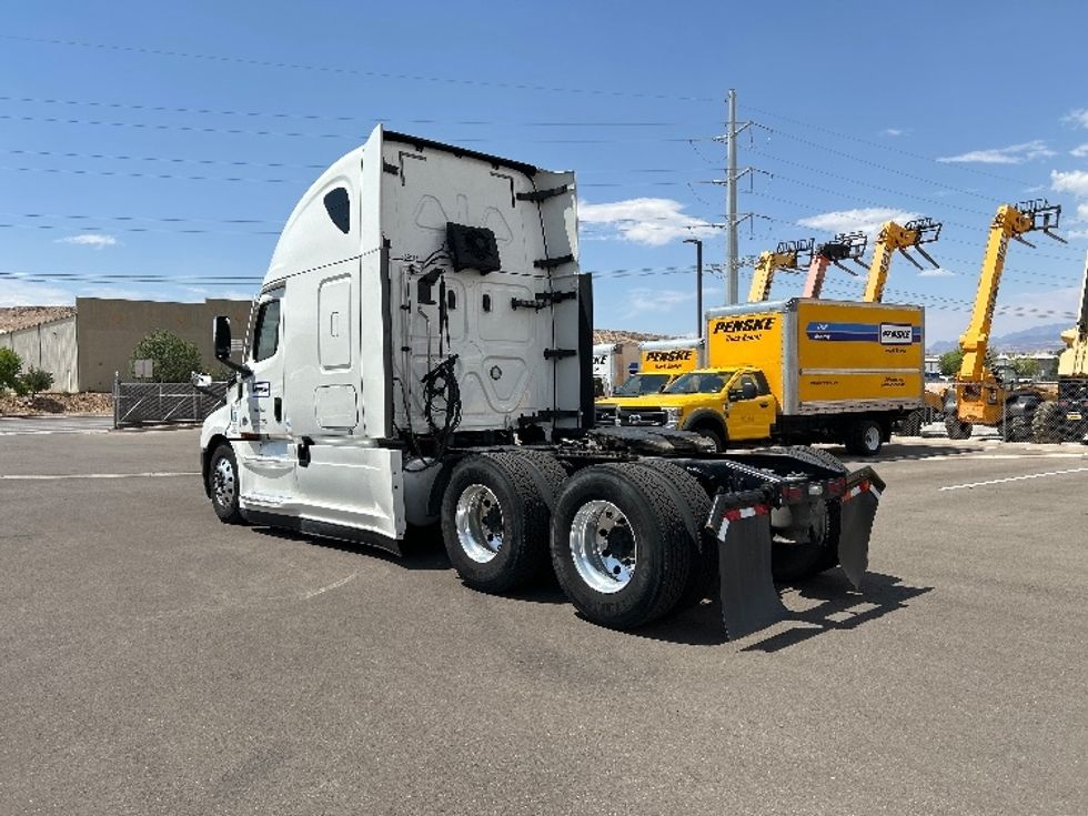 Sleeper Tractor-Heavy Duty Tractors-Freightliner-2021-T12664ST-Amarillo-TX-633,334\n\t\tmiles-$ 58,250 - Image 5