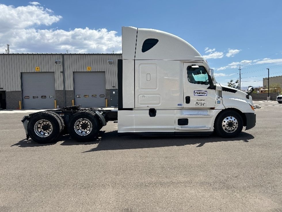 Sleeper Tractor-Heavy Duty Tractors-Freightliner-2021-T12664ST-Amarillo-TX-633,334\n\t\tmiles-$ 58,250 - Image 8