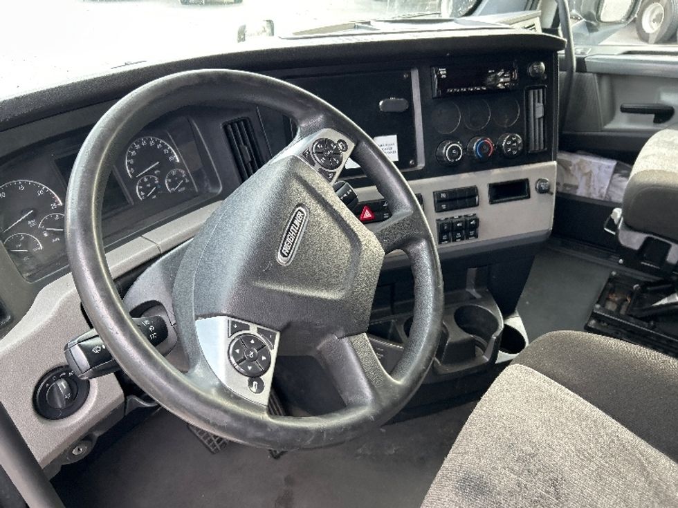Sleeper Tractor-Heavy Duty Tractors-Freightliner-2021-T12664ST-Anderson-SC-482,882\n\t\tmiles-$ 64,000 - Image 10