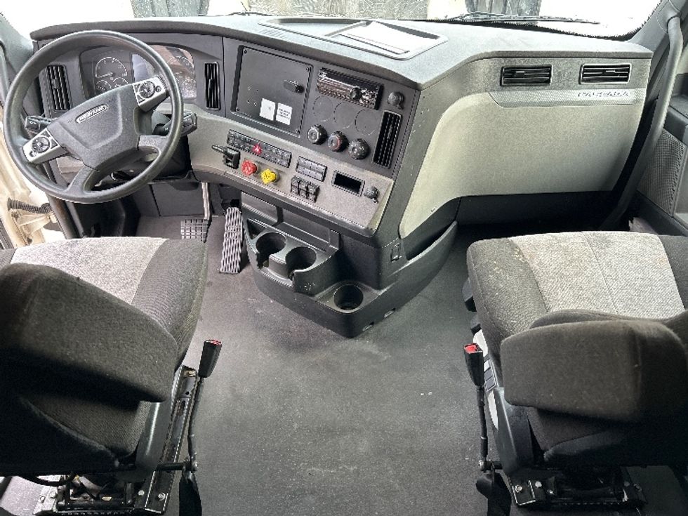 Sleeper Tractor-Heavy Duty Tractors-Freightliner-2021-T12664ST-Anderson-SC-482,882\n\t\tmiles-$ 64,000 - Image 12
