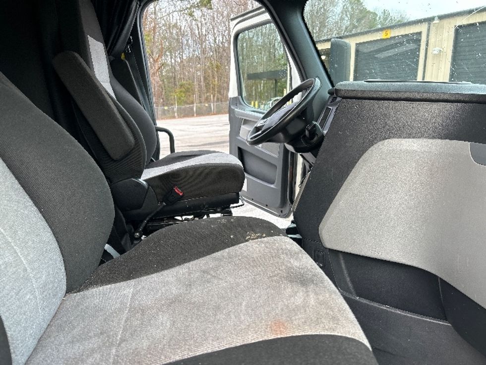 Sleeper Tractor-Heavy Duty Tractors-Freightliner-2021-T12664ST-Anderson-SC-482,882\n\t\tmiles-$ 64,000 - Image 15