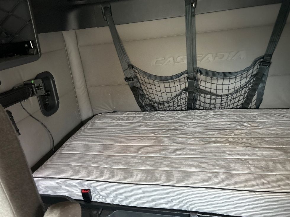 Sleeper Tractor-Heavy Duty Tractors-Freightliner-2021-T12664ST-Anderson-SC-482,882\n\t\tmiles-$ 64,000 - Image 16