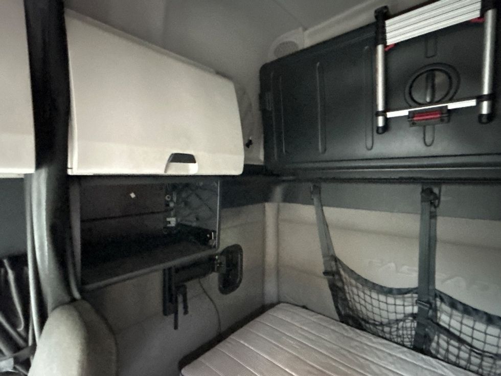 Sleeper Tractor-Heavy Duty Tractors-Freightliner-2021-T12664ST-Anderson-SC-482,882\n\t\tmiles-$ 64,000 - Image 19