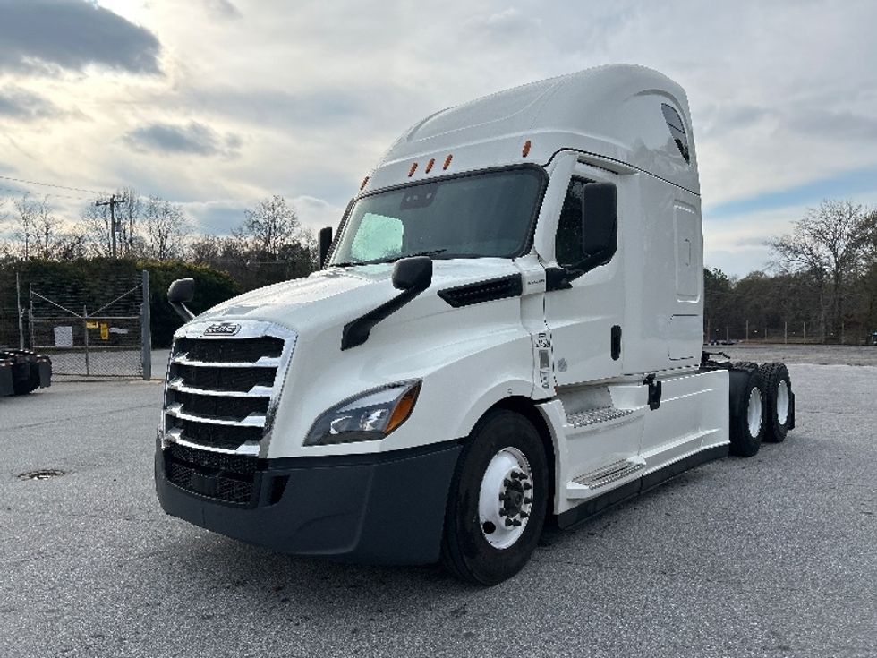Sleeper Tractor-Heavy Duty Tractors-Freightliner-2021-T12664ST-Anderson-SC-482,882\n\t\tmiles-$ 64,000 - Image 3