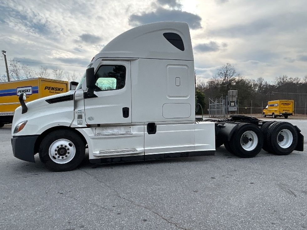Sleeper Tractor-Heavy Duty Tractors-Freightliner-2021-T12664ST-Anderson-SC-482,882\n\t\tmiles-$ 64,000 - Image 4