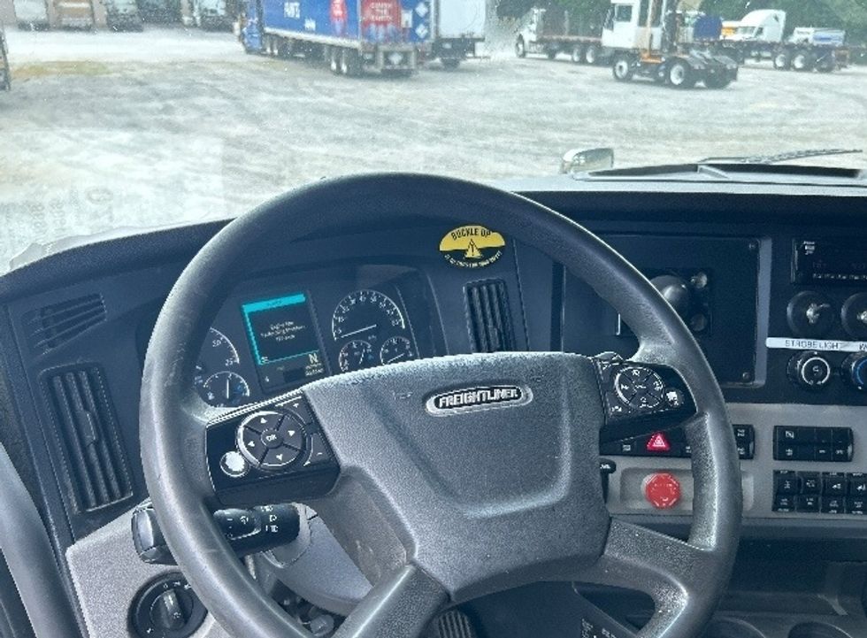 Sleeper Tractor-Heavy Duty Tractors-Freightliner-2021-T12664ST-Anderson-SC-514,362\n\t\tmiles-$ 69,500 - Image 10