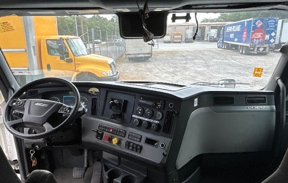 Sleeper Tractor-Heavy Duty Tractors-Freightliner-2021-T12664ST-Anderson-SC-514,362\n\t\tmiles-$ 69,500 - Image 11