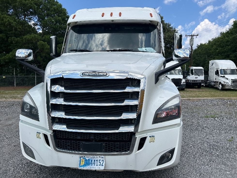 Sleeper Tractor-Heavy Duty Tractors-Freightliner-2021-T12664ST-Anderson-SC-514,362\n\t\tmiles-$ 69,500 - Image 2