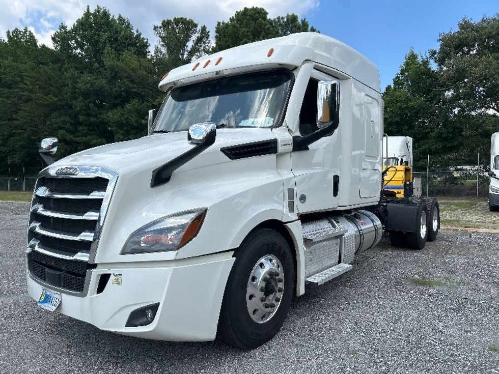 Sleeper Tractor-Heavy Duty Tractors-Freightliner-2021-T12664ST-Anderson-SC-514,362\n\t\tmiles-$ 69,500 - Image 3