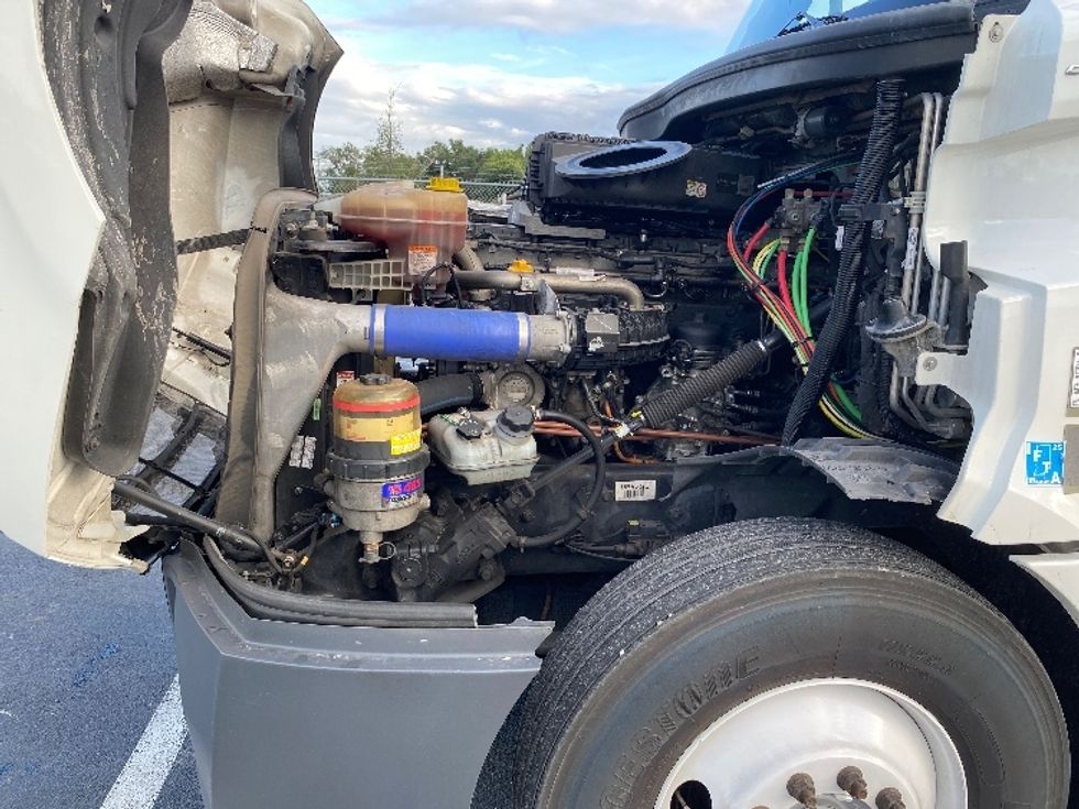 Sleeper Tractor-Heavy Duty Tractors-Freightliner-2021-T12664ST-Apopka-FL-494,214\n\t\tmiles-$ 64,750 - Image 21