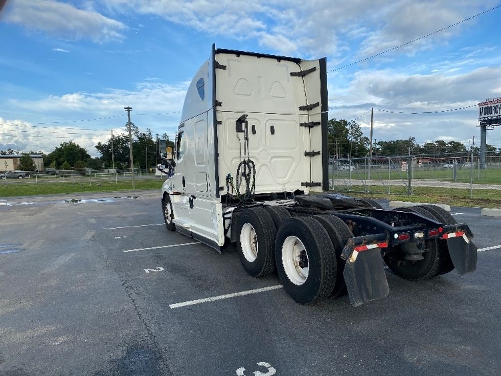 Sleeper Tractor-Heavy Duty Tractors-Freightliner-2021-T12664ST-Apopka-FL-494,214\n\t\tmiles-$ 64,750 - Image 5