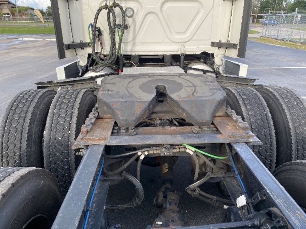 Sleeper Tractor-Heavy Duty Tractors-Freightliner-2021-T12664ST-Apopka-FL-494,214\n\t\tmiles-$ 64,750 - Image 6