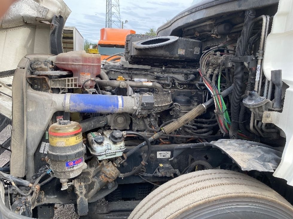 Sleeper Tractor-Heavy Duty Tractors-Freightliner-2021-T12664ST-Apopka-FL-517,680\n\t\tmiles-$ 61,750 - Image 21