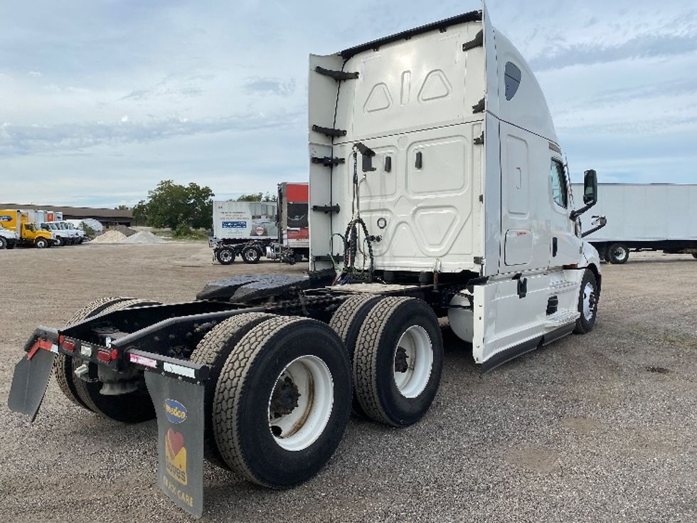 Sleeper Tractor-Heavy Duty Tractors-Freightliner-2021-T12664ST-Apopka-FL-517,680\n\t\tmiles-$ 61,750 - Image 7