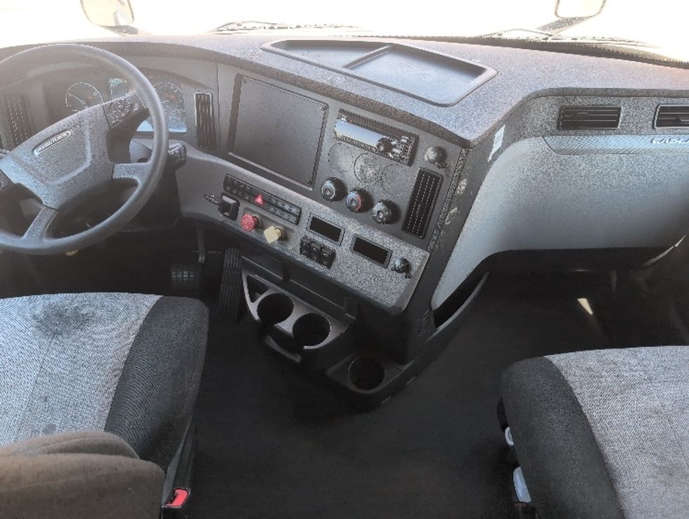 Sleeper Tractor-Heavy Duty Tractors-Freightliner-2021-T12664ST-Apopka-FL-579,672\n\t\tmiles-$ 58,750 - Image 12