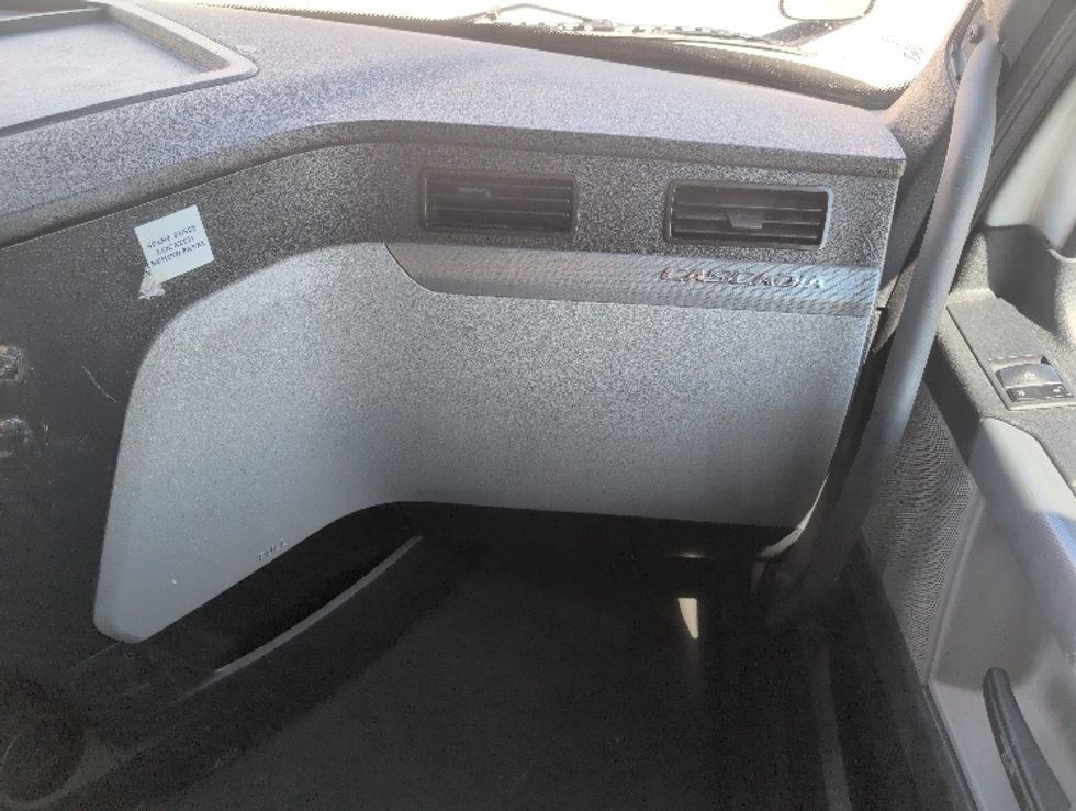 Sleeper Tractor-Heavy Duty Tractors-Freightliner-2021-T12664ST-Apopka-FL-579,672\n\t\tmiles-$ 58,750 - Image 14