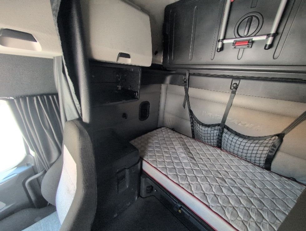 Sleeper Tractor-Heavy Duty Tractors-Freightliner-2021-T12664ST-Apopka-FL-579,672\n\t\tmiles-$ 58,750 - Image 16