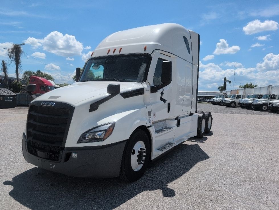 Sleeper Tractor-Heavy Duty Tractors-Freightliner-2021-T12664ST-Apopka-FL-579,672\n\t\tmiles-$ 58,750 - Image 3