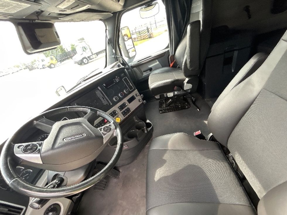 Sleeper Tractor-Heavy Duty Tractors-Freightliner-2021-T12664ST-Arlington-TX-496,631\n\t\tmiles-$ 69,000 - Image 10