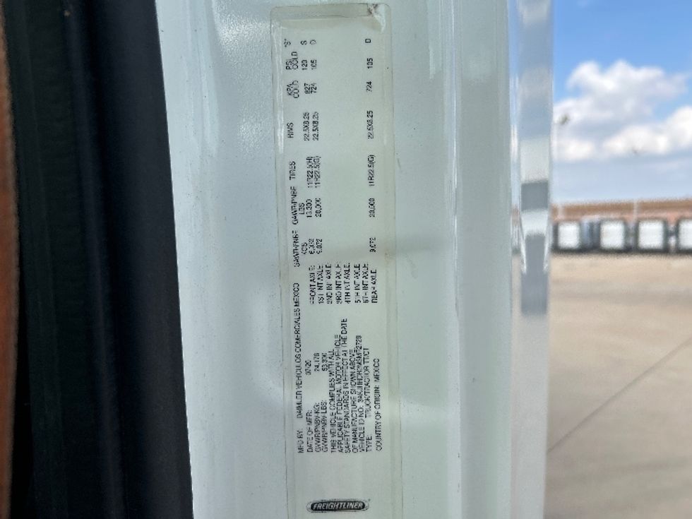 Sleeper Tractor-Heavy Duty Tractors-Freightliner-2021-T12664ST-Arlington-TX-496,631\n\t\tmiles-$ 69,000 - Image 22