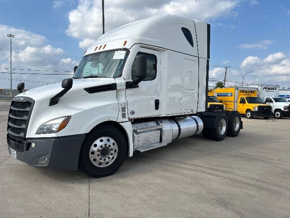 Sleeper Tractor-Heavy Duty Tractors-Freightliner-2021-T12664ST-Arlington-TX-496,631\n\t\tmiles-$ 69,000 - Image 3