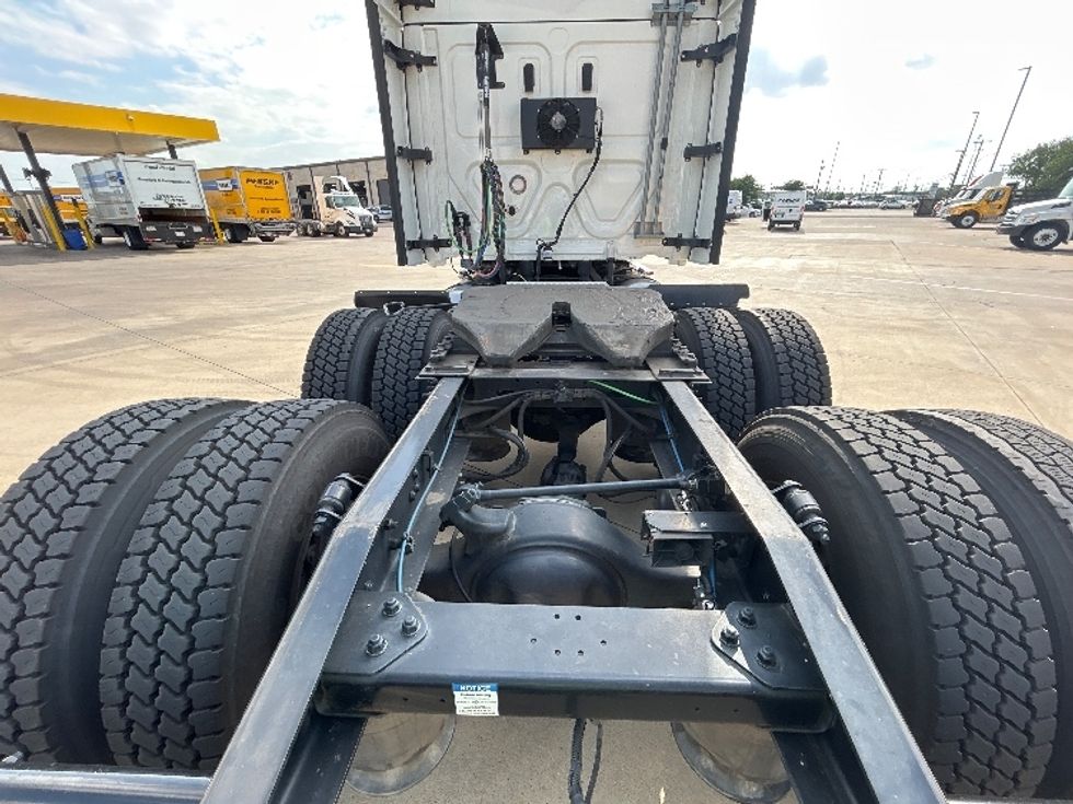 Sleeper Tractor-Heavy Duty Tractors-Freightliner-2021-T12664ST-Arlington-TX-496,631\n\t\tmiles-$ 69,000 - Image 6