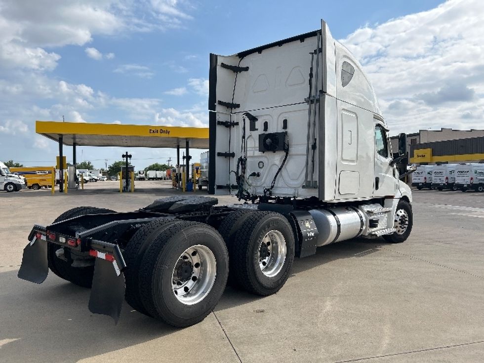 Sleeper Tractor-Heavy Duty Tractors-Freightliner-2021-T12664ST-Arlington-TX-496,631\n\t\tmiles-$ 69,000 - Image 7